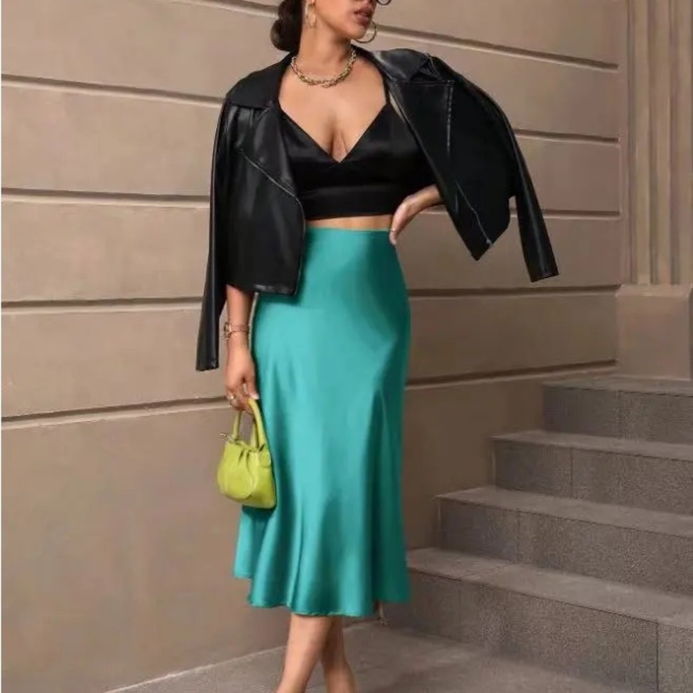 🆕 Zara Teal Satin Skirt